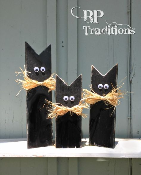 Black Cats Made Out Of Wood, Wood Fence Slat Crafts, Black Cat Wood Crafts, Black Cats For Halloween Crafts, Christmas Wood Pallets Ideas, Halloween Fence Board Crafts, Pallet Wood Halloween Decorations, Wood Cats Projects, Scrap Wood Halloween Projects