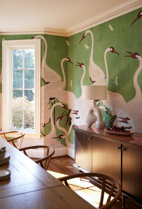 📸 : @georgebarberis Heron Wallpaper, Deco Dining Room, Swan Wallpaper, Art Deco Dining Room, Dining Room Design Ideas, Art Deco Dining, Wallpaper Interior, Spanish Style Home, Chinoiserie Wallpaper