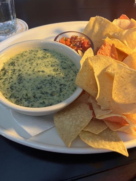 Chips Dip, Bahama Breeze, Chip Dip, Pretty Food, Food Cravings, Palak Paneer, Aesthetic Food, Food Dishes, Appetizer