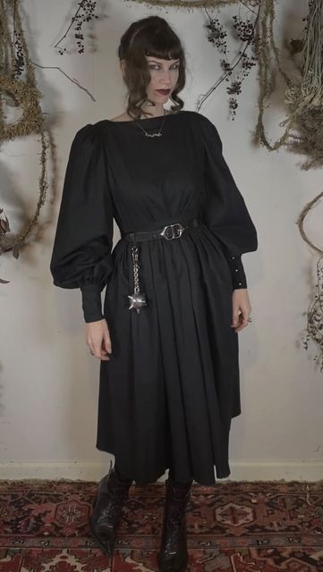 Medieval Goth, I Do Declare, Strega Fashion, Bateau Neck, Medieval Fashion, Work Looks, Art Clothes, Full Skirt, Feminine Style