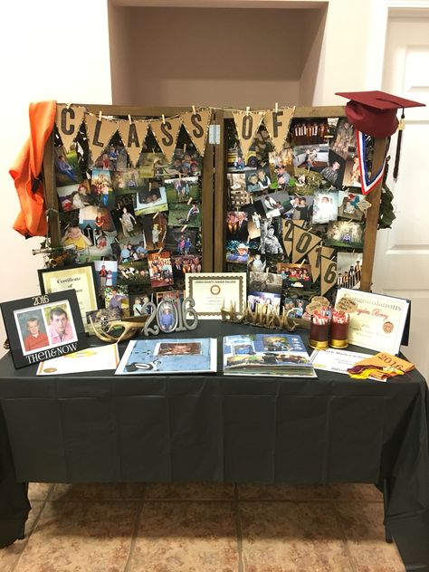 Graduation Party Display Table, College Graduation Table Ideas, Graduation Table Ideas Senior, Grad Party Display Table Ideas, Graduation Cake Table Decorations, Senior Sunday Table Ideas, Grad Display Table, Simple Graduation Table Decorations, Graduation Table Decorations For Boys