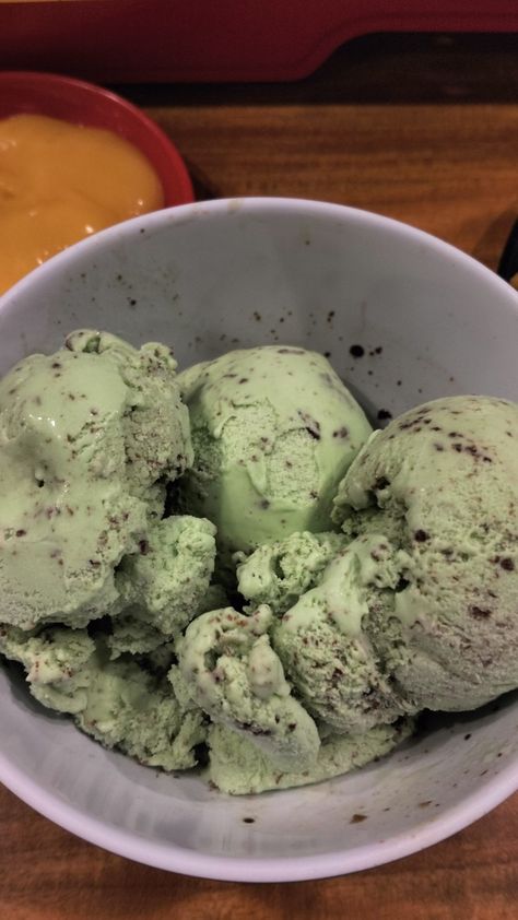 Ice Cream Mint Choco, Choco Ice Cream, Mint Choco, Mint Chocolate Ice Cream, Mint Cake, Mint Chocolate Chip Ice Cream, Mint Ice Cream, Junk Food Snacks, I Love Chocolate