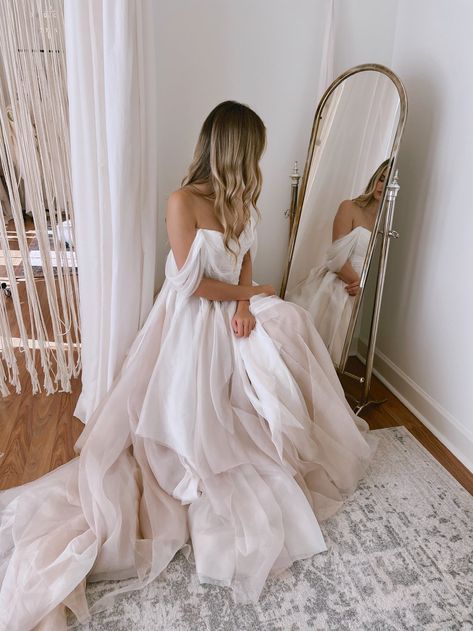 MINIMALIST + ETHEREAL +ROMANTIC, Our newest wedding dress: claire — Daci Gowns Flowy Minimalist Wedding Dress, Flowy Chiffon Wedding Dress, Boho Bride Aesthetic, Soft Girl Wedding Dresses, Whispy Wedding Dress, Wedding Dresses Whimsical Romantic, Billowy Wedding Dress, Soft Feminine Wedding Dress, Boho Flowy Wedding Dress