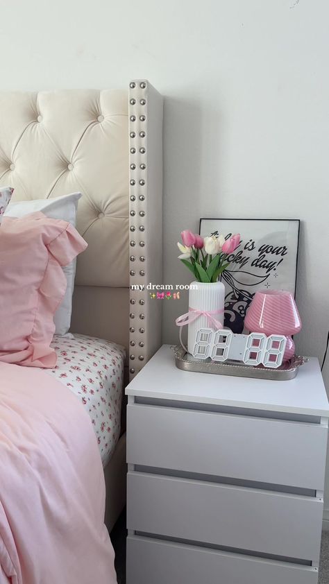 Pink Bedside Table Decor, Pink Bedside Table, Aesthetic Bedside Table, Bedside Table Aesthetic, Girly Bedrooms, Ocean Room Decor, Bedside Table Decor, Dream Bedroom Inspiration, White Room Decor