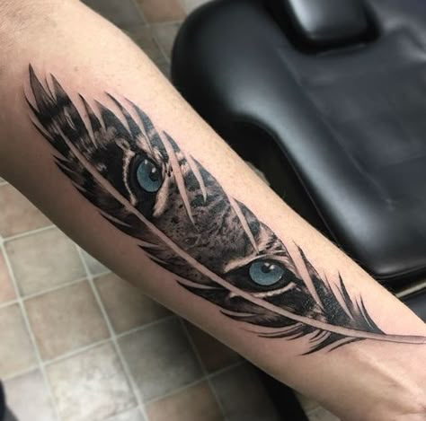 Feather Tiger Tattoo, Feather Animal Tattoo, Tiger Feather Tattoo, Tiger Eye Tattoo For Women, Tattoos For Women Tiger, Animal Eyes Tattoo, Wolf Eyes Tattoo, Plume Tattoo, Wolf Eye Tattoo