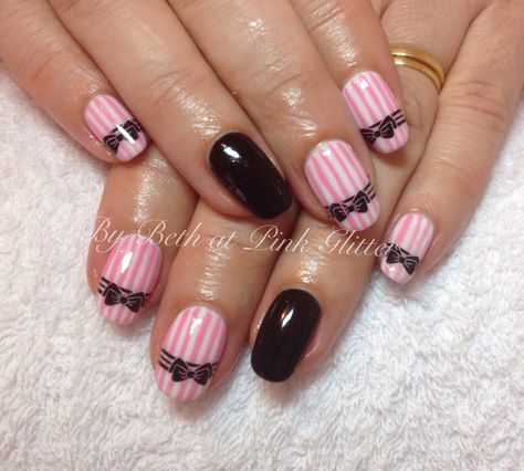 Stripes & Bows nail art Bows Nail Art, Bio Sculpture Gel Nails, Striped Nail Designs, Girly Nails, Bow Nail Art, Nail Art Stripes, Cute Short Nails, Pretty Nail Designs, Pretty Gel Nails