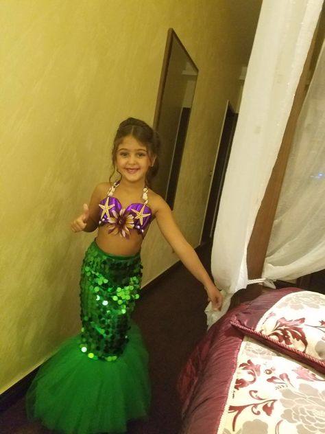 Diy Little Mermaid Costume, Diy Mermaid Top, Bride Fashion Illustration, Mermaid Costume Diy, Ariel Costumes, Mermaid Photography, Mermaid Theme Birthday Party, Mermaid Party Decorations