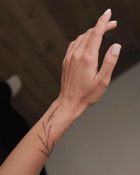 Henna Hand Tattoos, Uchiha Tattoo, Lavender Bracelet, Arm Wrap Tattoo, Wrap Around Wrist Tattoos, Around Arm Tattoo, Wrap Around Tattoo, Designs Quotes, Cuff Tattoo