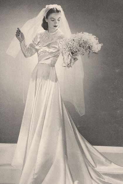 1930s bride 1940s Bride, 1940s Wedding Dress, 1930s Wedding, 1940s Wedding, Wedding Gown Simple, Vintage Brides, Vintage Wedding Photos, Vintage Weddings, Wedding Gowns Vintage