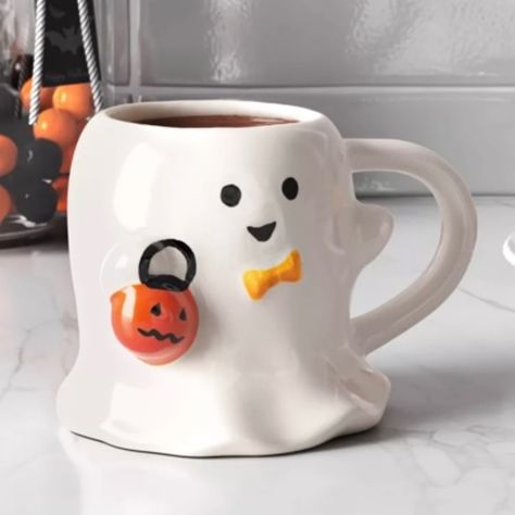 This Adorable Halloween Stoneware Figural Ghost Mug From Hyde & Eek! Boutique Will Summon Halloween Spirit Into Your Kitchen And Home. This White Stoneware Mug Holds 15.2 Ounces And Features A Smiling Ghost With A Bow Tie Holding A Jack-O'-Lantern Treat Bucket. Suitable For Hot And Cold Drinks, It's Dishwasher And Microwave Safe For Your Convenience. Mug Art Ideas, Cute Mug Designs, Creative Mug, Holiday Finds, Personalized Photo Mugs, Ghost Mug, Treat Bucket, 3d Ideas, Halloween Mugs