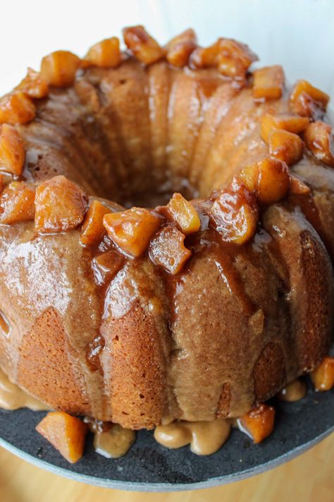 Caramel Apple Mini Bundt Cakes, Savory Mini Bundt Cakes, Mini Apple Bundt Cakes, Mini Bundt Cakes From Cake Mix Boxes, Mini Bunt Cake, Mini Bundt Cakes Recipes, Bundt Recipes, Apple Bundt Cake, Apple Streusel