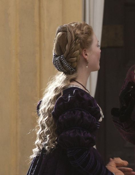 15th Century Hairstyles, Tudor Hairstyles, Saera Targaryen, 1400s Fashion, Targaryen Women, Daena Targaryen, Historical Aesthetic, Historical Hairstyles, Holliday Grainger