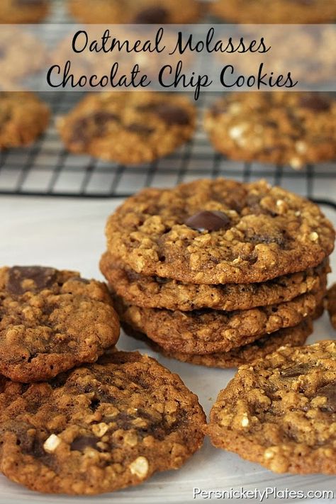 Oatmeal Molasses Chocolate Chip Cookies #fbcookieswap | Persnickety Plates Old Fashioned Oatmeal Cookies, Persnickety Plates, Make Oatmeal, Molasses Recipes, Molasses Cookies Recipe, Cookie Recipes Oatmeal Raisin, Oatmeal Raisin Cookies Chewy, Old Fashioned Oats, Old Fashioned Oatmeal