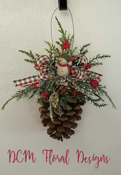 Arrangements With Pinecones, Pinecone Easter Crafts, Large Pinecone Crafts Ideas, Large Pine Cone Christmas Decorations, Giant Pinecone Crafts Christmas, Pinecone Wreath Christmas, Things To Make With Pinecones, Pine Cone Crafts Christmas, Large Pinecones Ideas