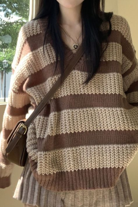 brown striped aesthetic sweater warm aesthetic outfit boogzel clothing Preppy Mode, Estilo Harajuku, Aesthetic Sweaters, Oversize Pullover, Pullover Outfit, Estilo Preppy, Preppy Casual, Long Sleeve Pullover Sweater, Knitted Tops