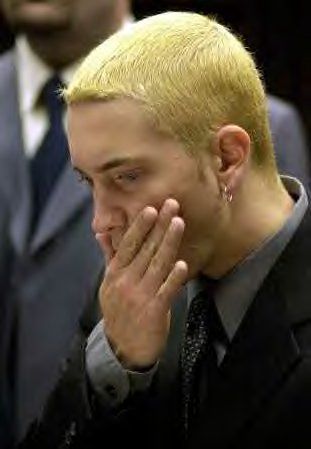 Sad em in court~looks heart broken aww I wanna give him a hug Eminem Court, Eminem In Court, Eminem Wallpapers Iphone, Eminem Wallpapers Aesthetic, Eminem 2000s, Aesthetic Eminem, Eminem Icon, Eminem Wallpaper Iphone, Eminem Pictures