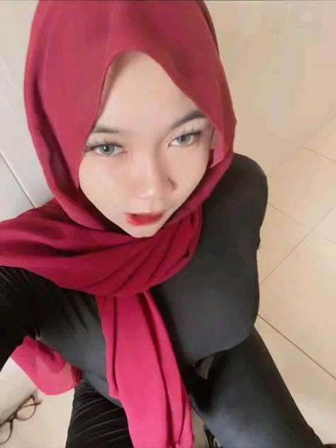 Foto Cewek Hijab Aesthetic, Seluar Ketat, Cute Asian Fashion, Preteen Fashion, Modern Hijab Fashion, Hijab Trends, Muslim Women Hijab, Seductive Clothes, Beautiful Muslim Women