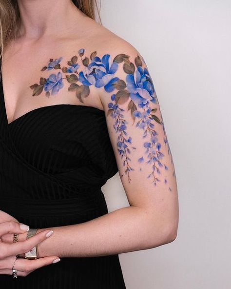 Svetlana Ehrt on Instagram: "Still consider this tattoo one of my best work 😌💙 Blue peonies and wisteria." Wisteria Tattoo, Blue Flower Tattoos, Create A Tattoo, M Tattoos, Flower Tattoo Shoulder, Kawaii Tattoo, Blue Peonies, Geniale Tattoos, Elegant Tattoos