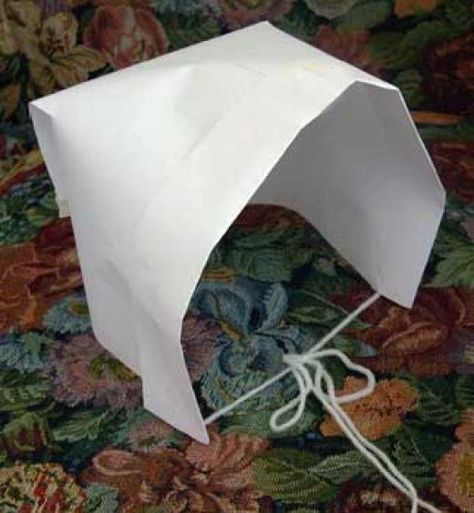 There are no directions to this bonnet but I think I could figure out how to fold the paper and use string to make this. Pilgrim Crafts, Pilgrims And Indians, Crafts Thanksgiving, Thanksgiving Crafts Preschool, Thanksgiving School, Thanksgiving Classroom, November Crafts, Thanksgiving Pilgrims, Pilgrim Hat