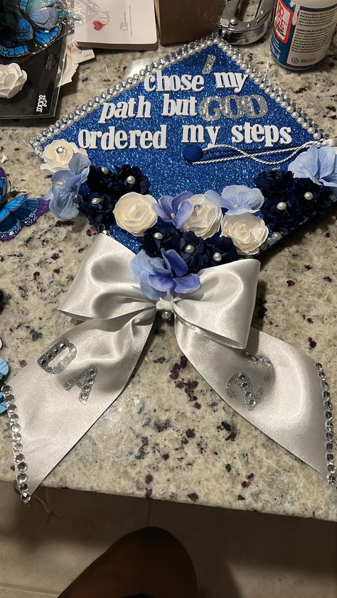 Dental Assistant Graduation Cap Ideas, Medical Assistant Graduation Cap Ideas, Dental Assistant Photoshoot Ideas, Medical Assistant Cap Decoration, Dental Assistant Graduation Pictures, Medical Assistant Graduation Pictures, Dental Assistant Graduation Cap, Dental Graduation Cap, Medical Assistant Graduation Cap