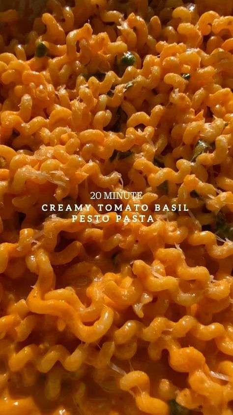 Tomato Basil Pesto Pasta, Tomato Basil Pesto, Basil Pesto Pasta, Slow Cooker Pasta, One Pan Chicken, Quick Recipes Snacks, Healthy Food Dishes, Pasta Sauce Recipes, Vegan Pasta