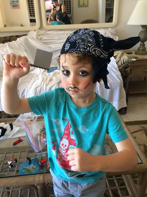 Pirate kid make-up for boys Toddler Makeup, Pirate Makeup, Halloween Balloons Decorations, Pirate Kids, Balloons Decorations, Pirate Halloween, Halloween Balloons, Toddler Halloween Costumes, Kids Makeup