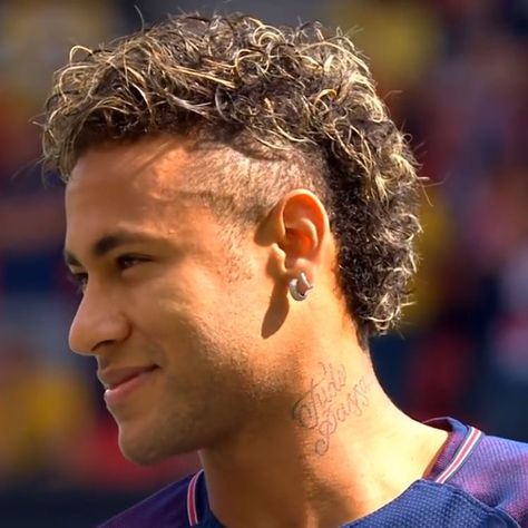 Neymar Hairstyle 2022, Neymar Jr Haircut, Hairstyle Neymar, Faded Beard Styles, Neymar Jr Hairstyle, Cristiano Ronaldo Young, Hair Cuts 2017, Football Skills, Grey White Hair