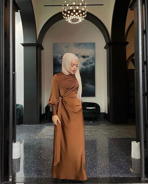 Silk Skirt Outfit Classy Hijab, Brown Dress Hijab, Dress Silk Hijab, Hijabi Silk Dress, Model Dress Satin Hijab, Silk Dress Hijab, Satin Abaya Dress, Satin Dress Outfit, Brown Satin Dress