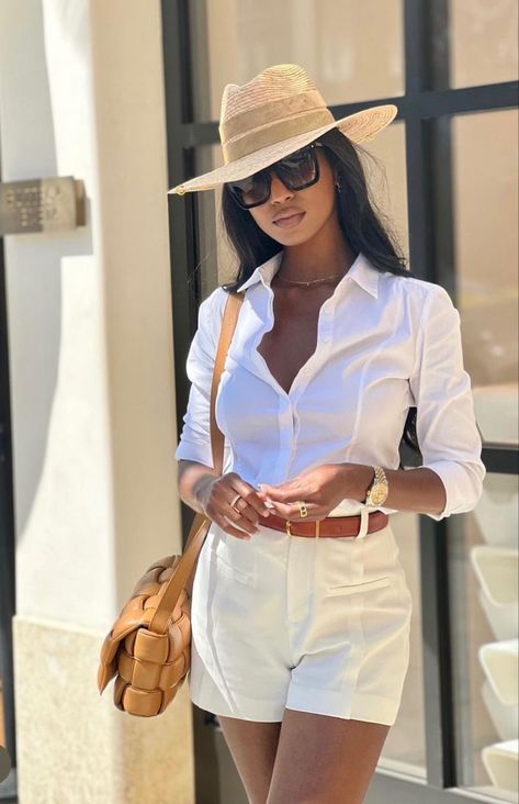 Elegant Summer Vacation Outfits, Bougie Summer Outfit, Dubai Outfit Ideas For Women, Sophisticated Summer Outfits, Jean Shorts Outfit Ideas, Classy Shorts Outfits, Yacht Outfit, Jean Shorts Outfit, Country Club Aesthetic