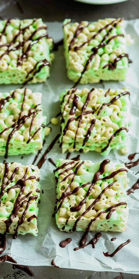 Pistachio Rice Krispies [30 Minutes] - Chasety Pistachio Rice Krispie Treats, Rice Krispies With Chocolate, Chocolate Drizzle Recipe, Pistachio Rice, 30 Minute Desserts, Grapefruit Bars, Drizzle Recipe, Rice Krispie Bars, Key Lime Pie Bars