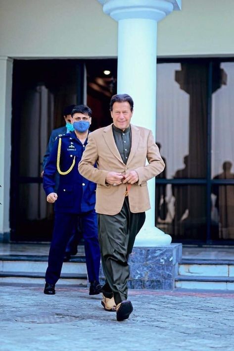 Pathani With Blazer, Pin Terest, Tie Knots Men, Pti Pakistan, Imran Khan Pic, Chris Oyakhilome, Imran Khan Photos, Men Pants Pattern, Flower Stationary