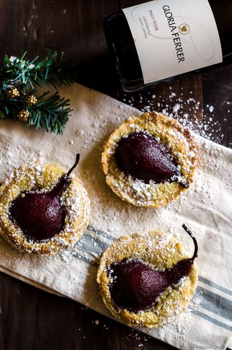 Pair your favorite pinot noir with these wine poached pear tarts for a truly amazing holiday get together Pear Tarts, Pear Tart Recipe, Wine Poached Pears, Pear Dessert, Tarts Recipe, Pear Tart, Fall Desserts Easy, Poached Pears, Pear Recipes