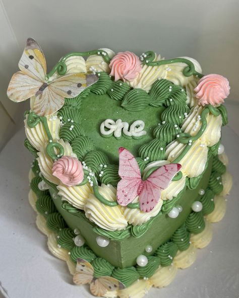 Fairy First Cupcakes, Fairy Themed Food, Fairy Smash Cake, Fairy First Birthday Cake, Woodland Fairy Cake, Enchanted Birthday, Fairy Birthday Cake, Sweet Sixteen Birthday Party Ideas, Smash Cake Girl