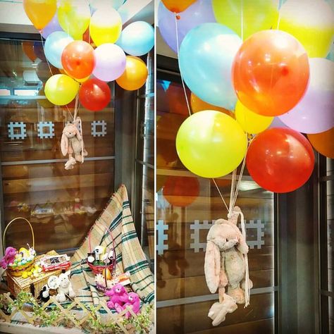 Easter Display Retail Shop Windows, Funny Window Display, Moving Window Display, Gift Store Window Display, Easter Retail Window Displays, Picnic Window Display, Easter Store Display, Easter Display Retail, Easter Shop Window Displays