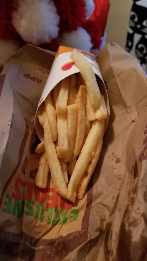 Burger King Fries, I Am Not Happy, Oreo Shake, Dish Display, Yummy Alcoholic Drinks, Not Happy, Burger King, French Fries, Easy Snacks