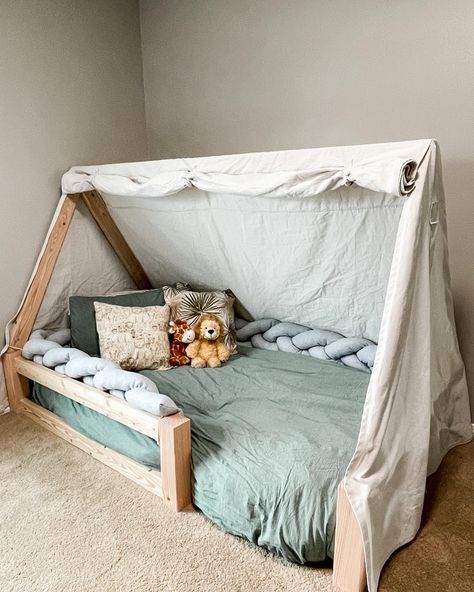 Montessori Tent Bed, Tent Bed Cover, Diy Teepee Bed Frame, Mattress On The Floor Bedroom Decor, Tent Floor Bed, Kids Bed Frame Ideas, Tent Bed Ideas, Toddler Boy Floor Bed, Tent Bed Diy