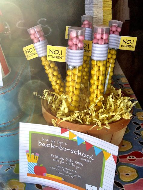 21 Creative Back-to-School Projects School Themed Party, Inspiration For Teachers, Back To School Party Ideas, New York In The Fall, Student Treats, School Party Ideas, Personalized Clipboards, Teacher Treats, Back To School Party