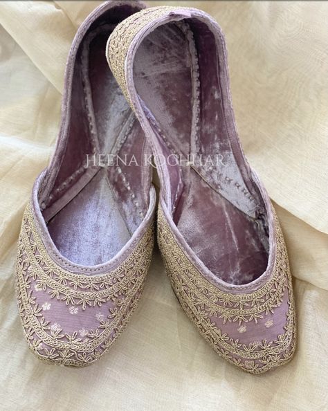 Punjabi Jutti Aesthetic, Purple Juttis, Maroon Khussa, Pakistani Shoes Khussa, Traditional Sandals, Rajasthani Jutti For Women, Pakistani Shoes, Bridal Sandals Heels, Indian Sandals