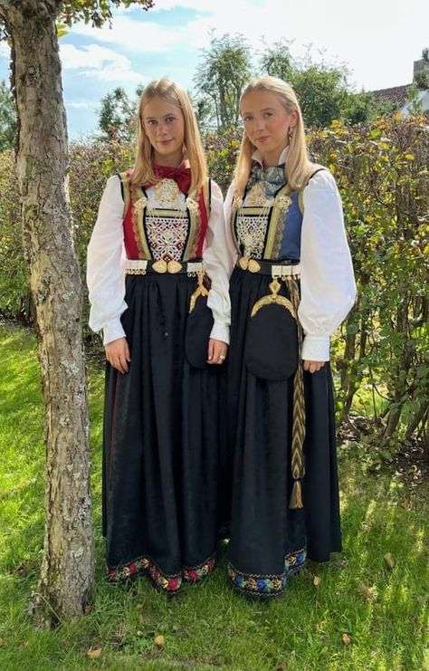 Iceland Attire, Norwegian Traditional Clothing, Finland Clothing, Norse Women, Norwegian Dress, Scandinavian Clothing, Scandinavian Culture, Scandinavian Dress, Scandinavian History