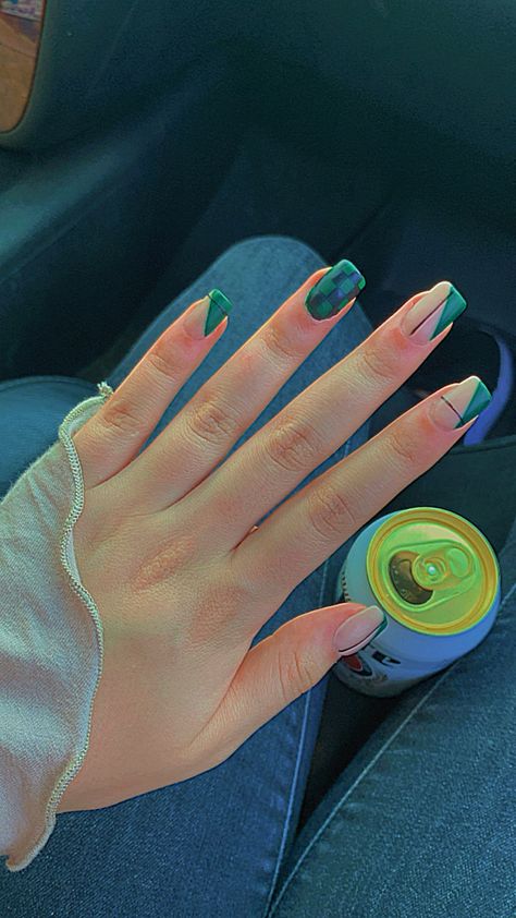 Nails Kimetsu No Yaiba 𝚃𝚊𝚗𝚓𝚒𝚛𝚘 𝙺𝚊𝚖𝚊𝚍𝚘 🌊 Demon Slayer Nails Simple, Demon Slayer Nails Short, Demon Slayer Nails Tanjiro, Tanjiro Nail Art, Uñas Kimetsu No Yaiba, Tanjiro Nails, Muichiro Nails, Tanjiro Makeup, Demon Slayer Nail Art