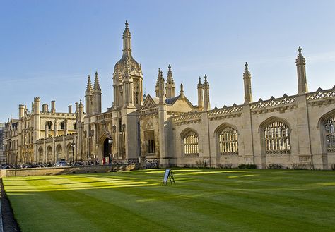 King's College Cambridge - Sophia studied history of art and is currently studying Archaeology and Anthropology part time while working. Pretty Colleges, Cambridge Architecture, King's College Cambridge, Cambridge England, Nikon D3100, King's College, History Of Art, Cambridge University, City Photography