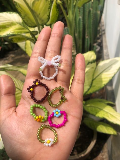 Cincin Diy, Tiny Bead Bracelet, Funky Rings, Beads Ring, Manik Manik, Diy Beaded Bracelets, Bead Charms Diy, Beaded Necklace Diy, Easy Diy Jewelry