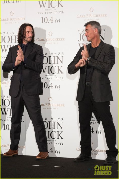 River Phoenix Keanu Reeves, Keanu Reeves House, The Matrix Resurrections, Keanu Reeves Life, Keanu Reeves Quotes, John Wick Movie, Roppongi Hills, Keanu Reeves John Wick, Prom Poses