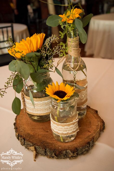 Sunflower Candle Centerpieces, Rancho Centerpieces, Sunflower Centre Pieces, Easy Sunflower Centerpieces, Sunflower Wedding Table Decorations, Wedding Decorations With Sunflowers, Fall Sunflower Centerpieces For Table, Sunflower Mason Jar Centerpieces, Fall Wedding With Sunflowers