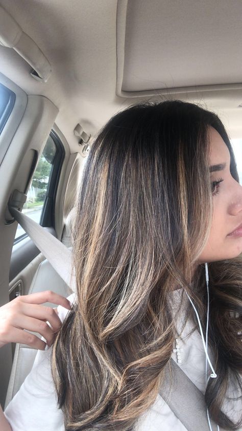 Lived In Brunette Balayage Dark Roots, Shadow Root Balayage Dark Brown, Dark Root Balayage, Dark Roots Balayage, Dark Roots Blonde Hair Balayage, Carmel Balayage, Dark Roots Blonde, Bronde Balayage, Blonde With Dark Roots