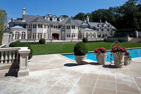 White Mansion, American Mansions, Stone Mansion, Mansion Exterior, Luxury Houses Mansions, Dream Mansion, Mega Mansions, Building House Plans Designs, Modern Mansion