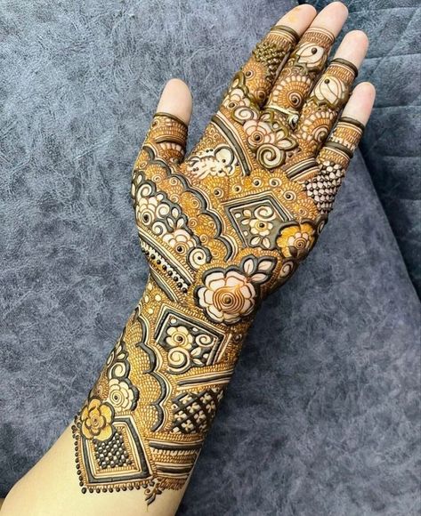 3d Mehndi Design Full Hand, Hard Mehndi Designs, Hand Mehendi, Beautiful Mehndi Designs, Full Mehndi, Floral Henna Designs, Mehndi Designs Bridal, Simple Mehndi Design, Legs Mehndi Design