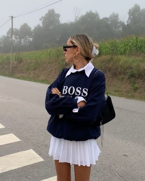 9,726 Likes, 67 Comments - SOFIA COELHO (@sofiamcoelho) on Instagram: “This is my “waiting for all the cars to pass to be able to go shoot in the middle of the street”…” White Sweatshirt Outfit, Collar Outfits, Tennis Skirt Outfit, Quoi Porter, Cute Preppy Outfits, Sweatshirt Outfit, Streetwear Fashion Women, Indie Outfits, Fashion Weeks