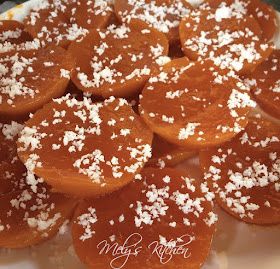 Mely's kitchen: Kutsinta Kutsinta Recipe, Lye Water, Tiramisu Cupcakes, Filipino Desserts, Grated Coconut, All Purpose Flour, Filipino Recipes, Wrapping Ideas, Rice Flour