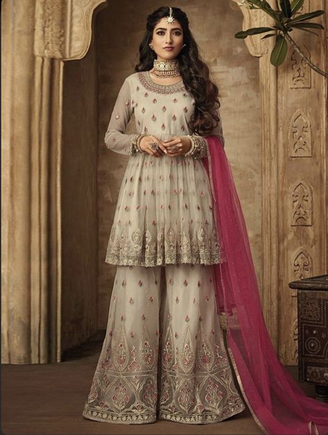 Bengali Clothes, Desi Party, Gharara Pants, Gharara Designs, Sharara Designs, Women Kurti, Nikah Dress, Fabric Work, Frock Style